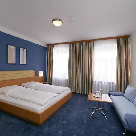Altstadt-Hotel Zieglerbraeu Дахау Экстерьер фото