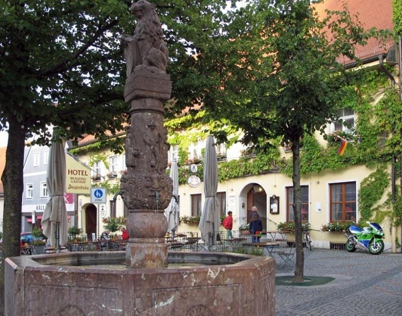 Altstadt-Hotel Zieglerbraeu Дахау Экстерьер фото