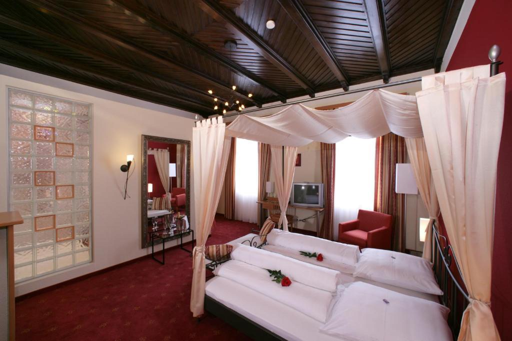Altstadt-Hotel Zieglerbraeu Дахау Экстерьер фото