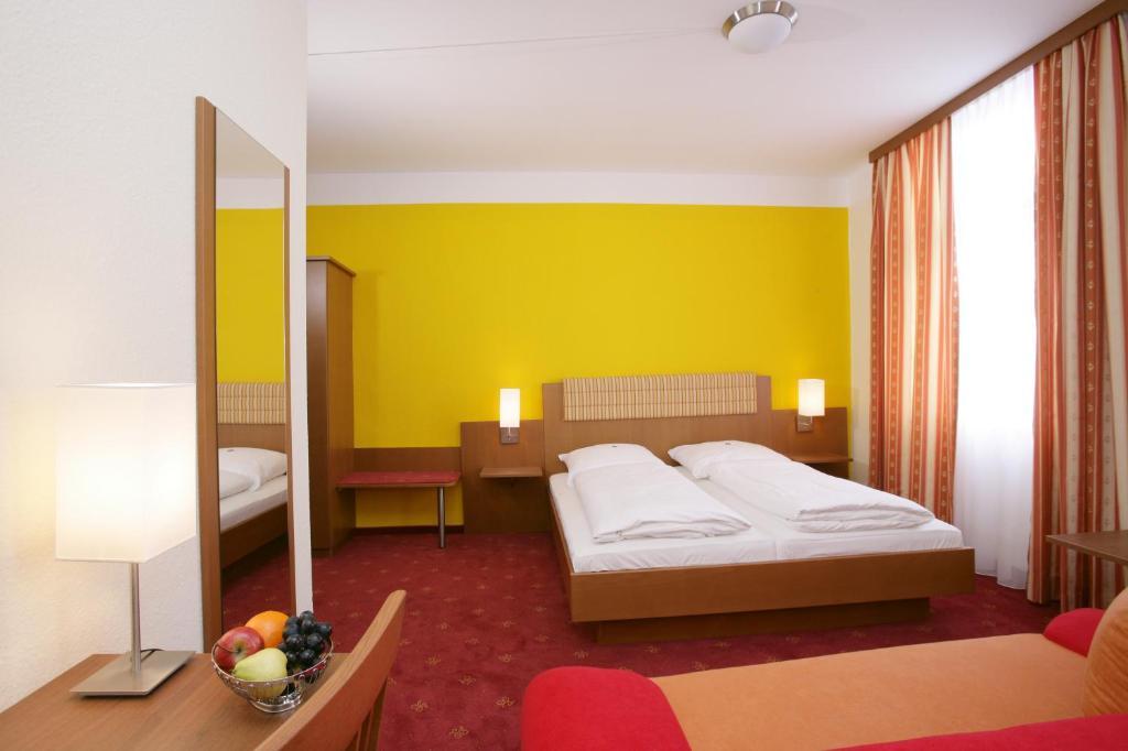 Altstadt-Hotel Zieglerbraeu Дахау Номер фото