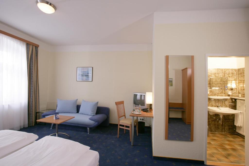 Altstadt-Hotel Zieglerbraeu Дахау Номер фото