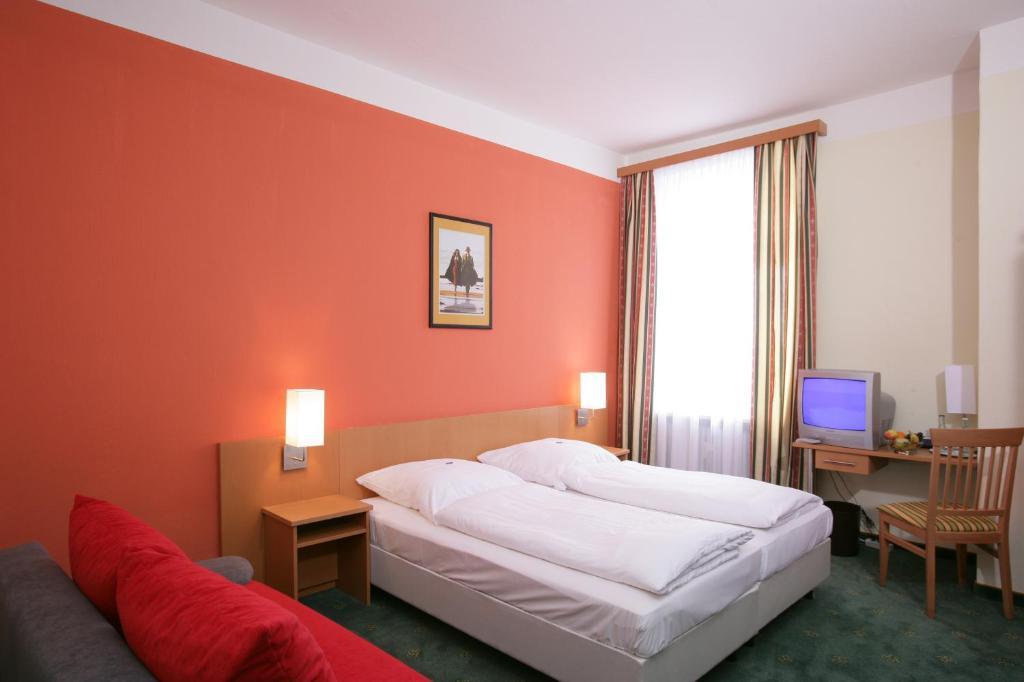 Altstadt-Hotel Zieglerbraeu Дахау Номер фото