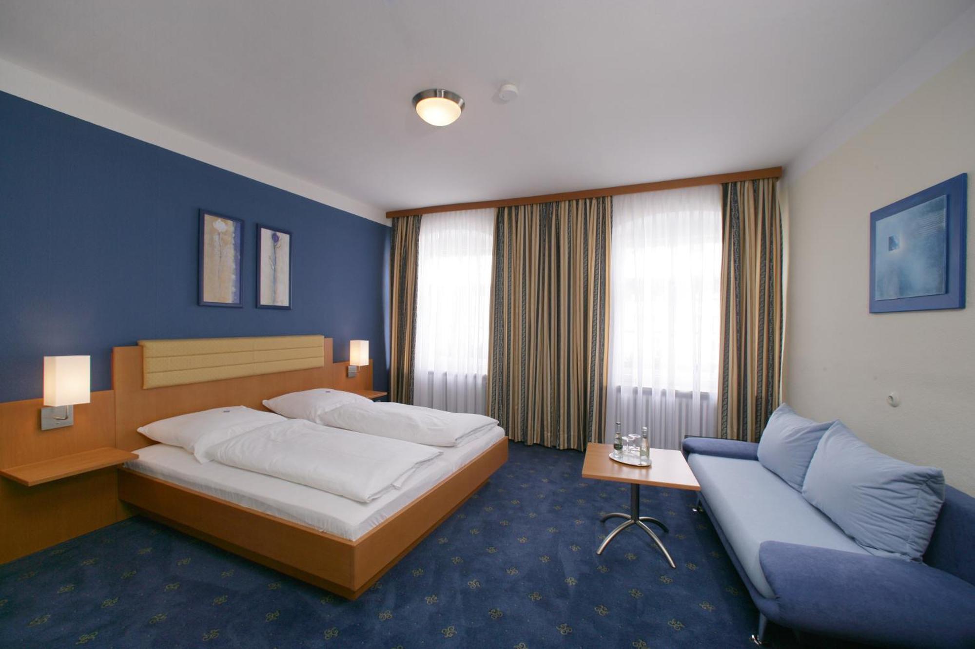 Altstadt-Hotel Zieglerbraeu Дахау Экстерьер фото