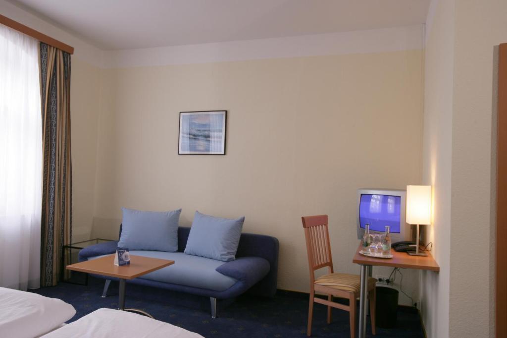 Altstadt-Hotel Zieglerbraeu Дахау Номер фото