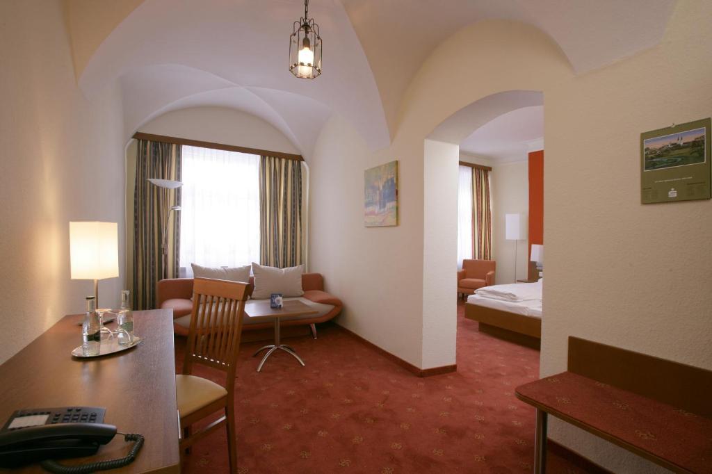 Altstadt-Hotel Zieglerbraeu Дахау Номер фото