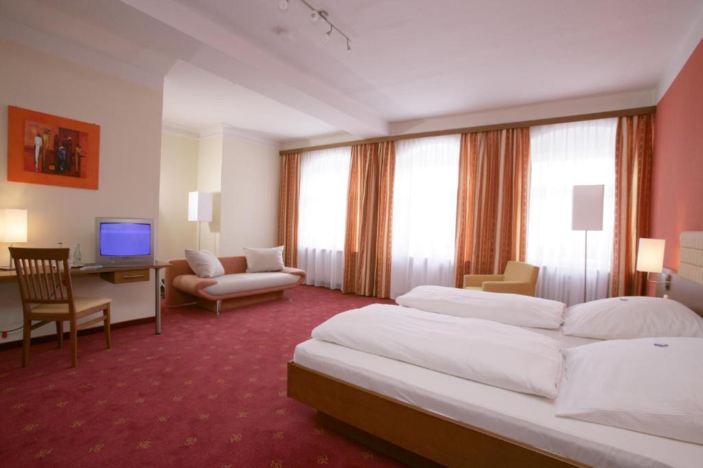 Altstadt-Hotel Zieglerbraeu Дахау Номер фото