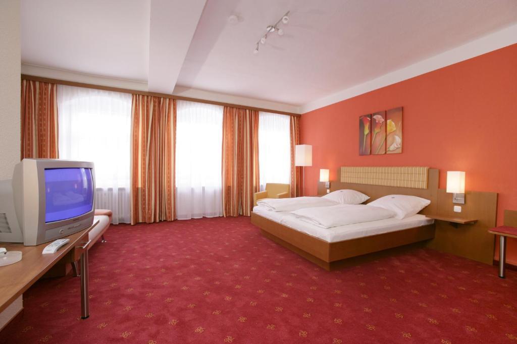 Altstadt-Hotel Zieglerbraeu Дахау Номер фото