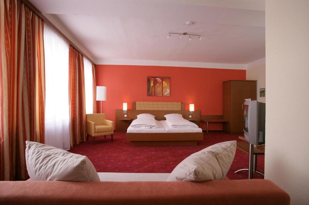 Altstadt-Hotel Zieglerbraeu Дахау Номер фото