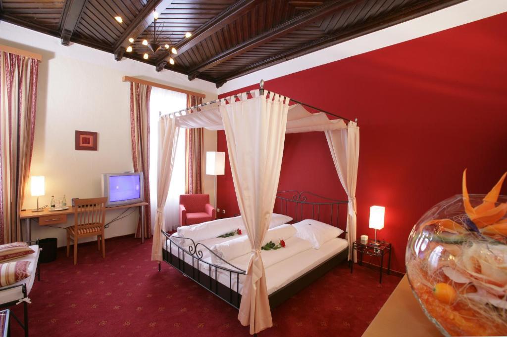 Altstadt-Hotel Zieglerbraeu Дахау Номер фото